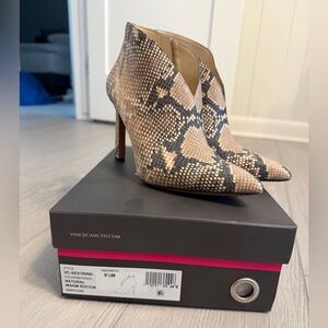 Vince Camuto Women's Sestrind Snake Print Ankle Booties size 9.5
